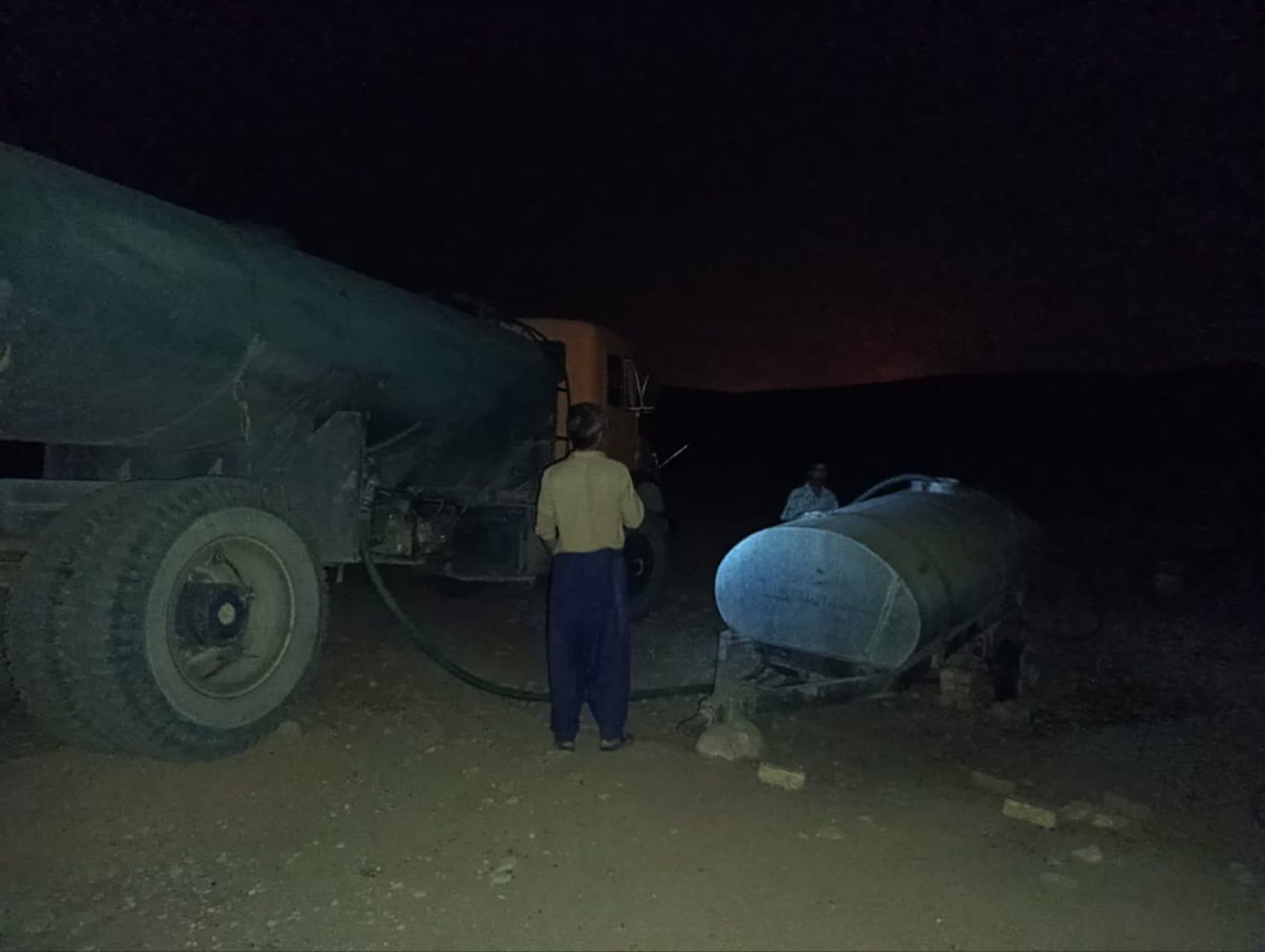آبرسانی به عشایر در مناطق قشلاقی لرستان تا پاسی از شب ادامه دارد