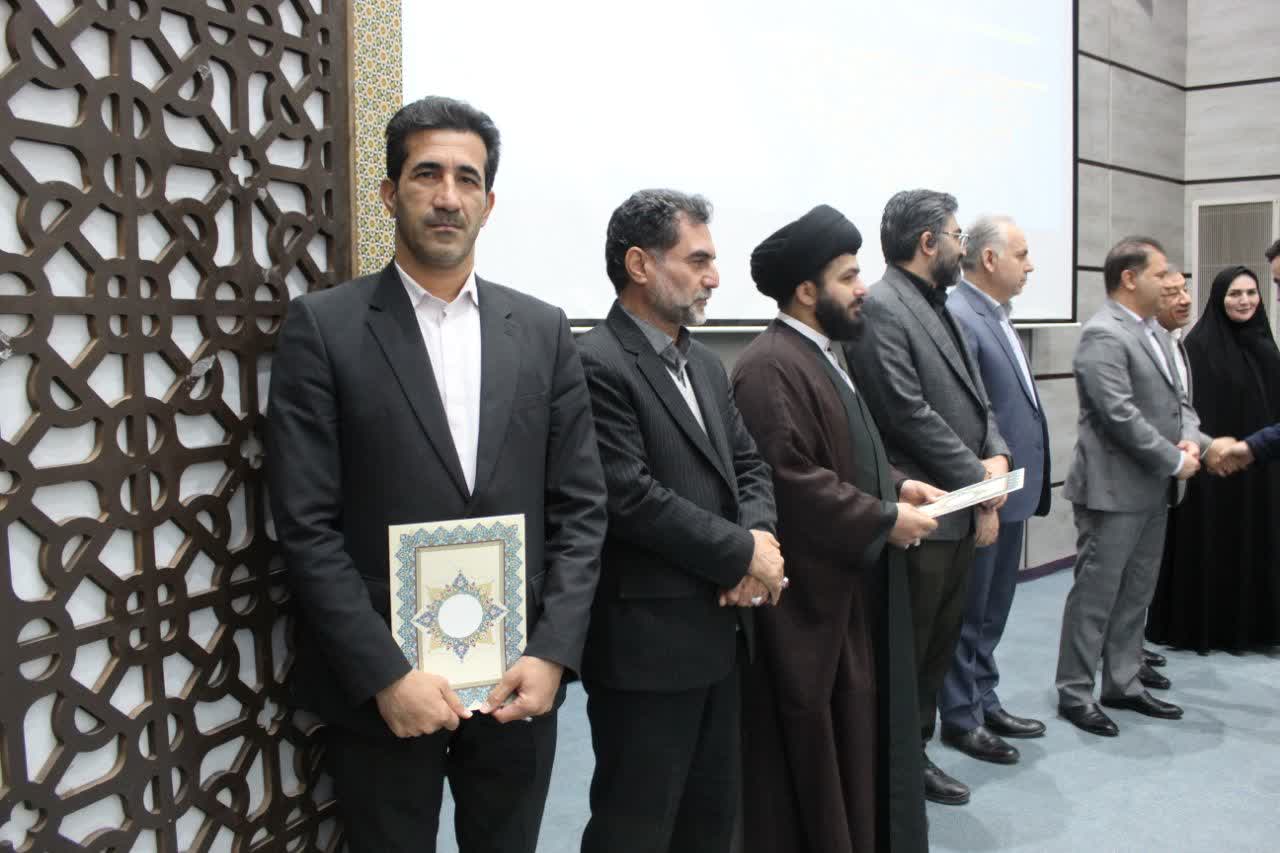 تقدیر از عطا حسن‌پور به عنوان پژوهشگر برتر لرستان در هفته پژوهش و فناوری
