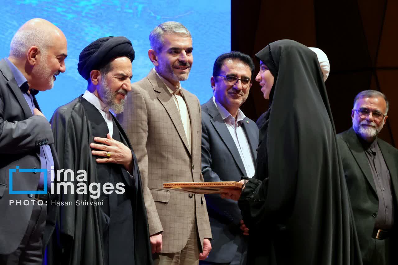 در مراسم بزرگداشت چهلمین سال تاسیس شورای فرهنگ عمومی؛لرستان استان برتر در فرهنگ عمومی کشور شد