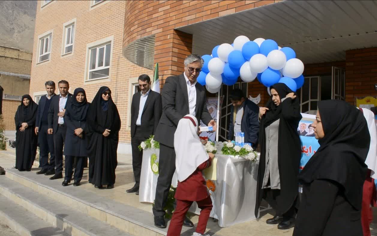 رصد پگاه | آغاز طرح توزیع شیر رایگان در مدارس لرستان با مشارکت شرکت پگاه لرستان